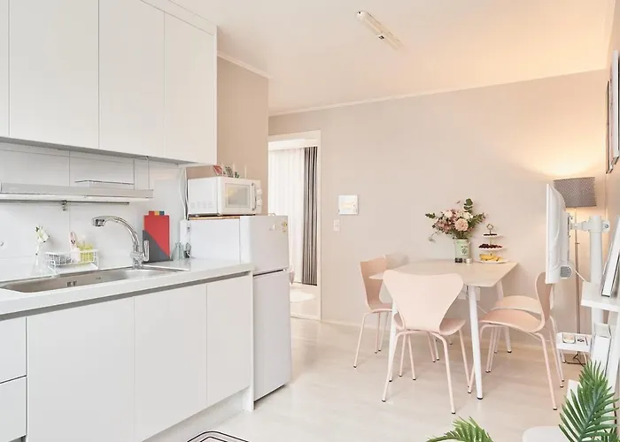 Line 2 , Direct Access To Seongsu, Jamsil, Hongdae, Ddp , 2-story For 6 People , Bedding , Kspo, Lotte World 아파트