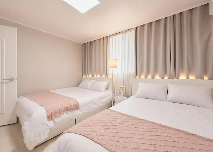 Line 2 , Direct Access To Seongsu, Jamsil, Hongdae, Ddp , 2-story For 6 People , Bedding , Kspo, Lotte World