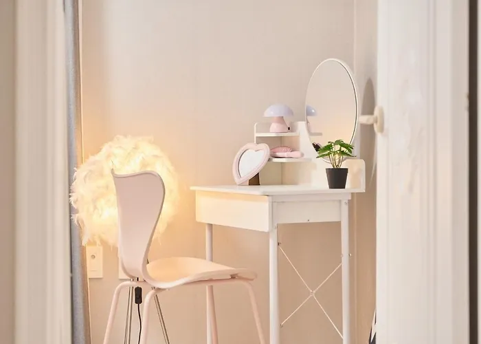 Line 2 , Direct Access To Seongsu, Jamsil, Hongdae, Ddp , 2-story For 6 People , Bedding , Kspo, Lotte World