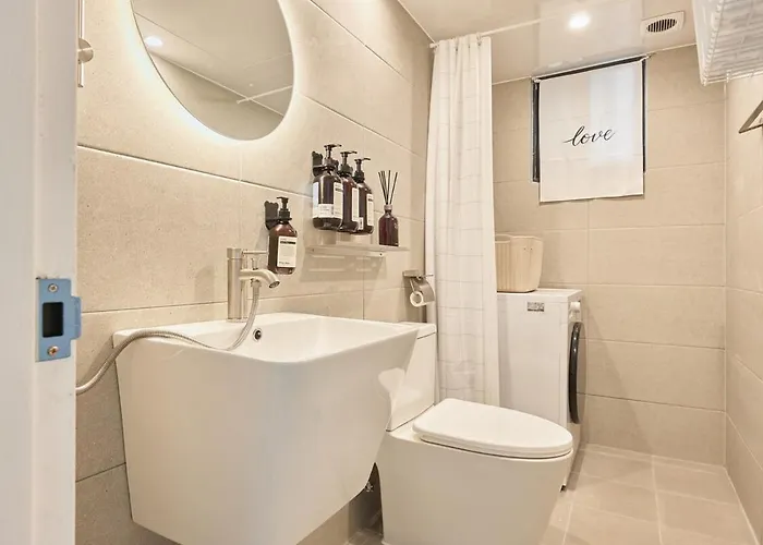 Line 2 , Direct Access To Seongsu, Jamsil, Hongdae, Ddp , 2-story For 6 People , Bedding , Kspo, Lotte World *