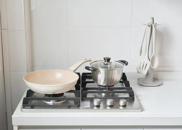 Line 2 , Direct Access To Seongsu, Jamsil, Hongdae, Ddp , 2-story For 6 People , Bedding , Kspo, Lotte World *