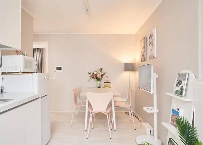 Line 2 , Direct Access To Seongsu, Jamsil, Hongdae, Ddp , 2-story For 6 People , Bedding , Kspo, Lotte World *