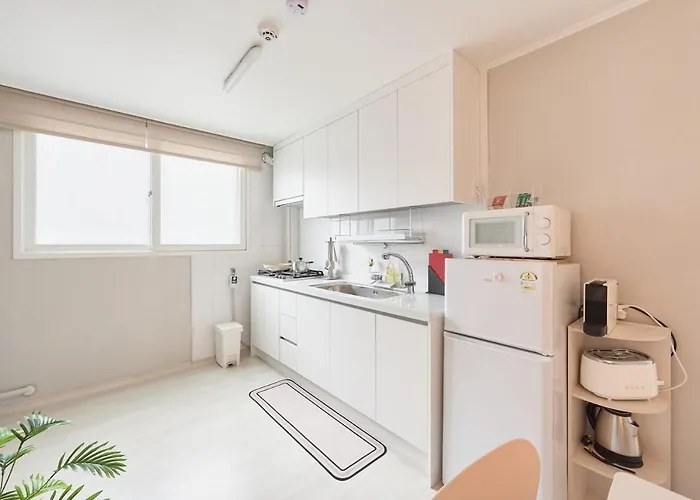 Line 2 , Direct Access To Seongsu, Jamsil, Hongdae, Ddp , 2-story For 6 People , Bedding , Kspo, Lotte World 서울특별시