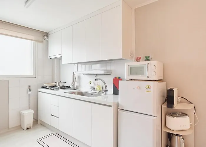 Line 2 , Direct Access To Seongsu, Jamsil, Hongdae, Ddp , 2-story For 6 People , Bedding , Kspo, Lotte World *