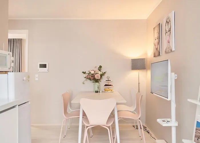 Line 2 , Direct Access To Seongsu, Jamsil, Hongdae, Ddp , 2-story For 6 People , Bedding , Kspo, Lotte World 서울특별시
