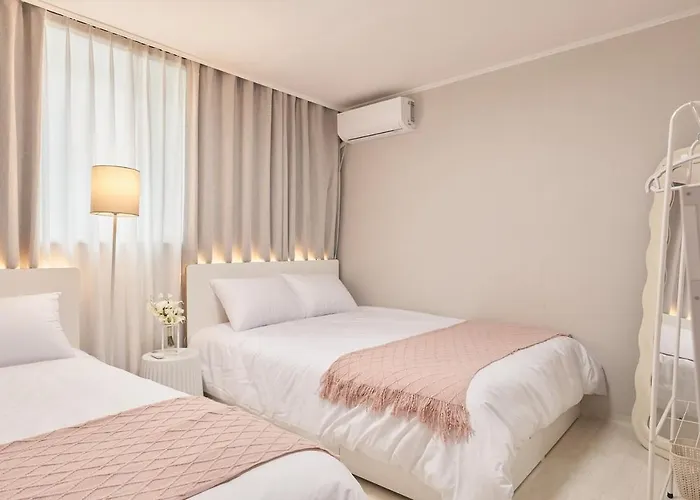 Line 2 , Direct Access To Seongsu, Jamsil, Hongdae, Ddp , 2-story For 6 People , Bedding , Kspo, Lotte World * 서울특별시