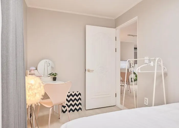 Line 2 , Direct Access To Seongsu, Jamsil, Hongdae, Ddp , 2-story For 6 People , Bedding , Kspo, Lotte World * 서울특별시