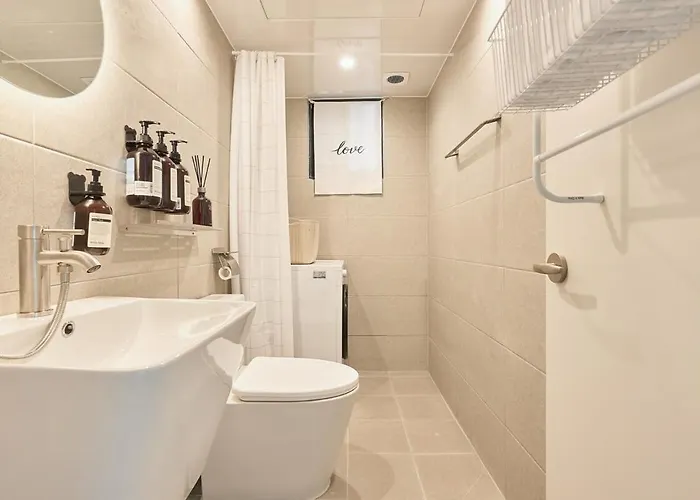 Line 2 , Direct Access To Seongsu, Jamsil, Hongdae, Ddp , 2-story For 6 People , Bedding , Kspo, Lotte World 아파트