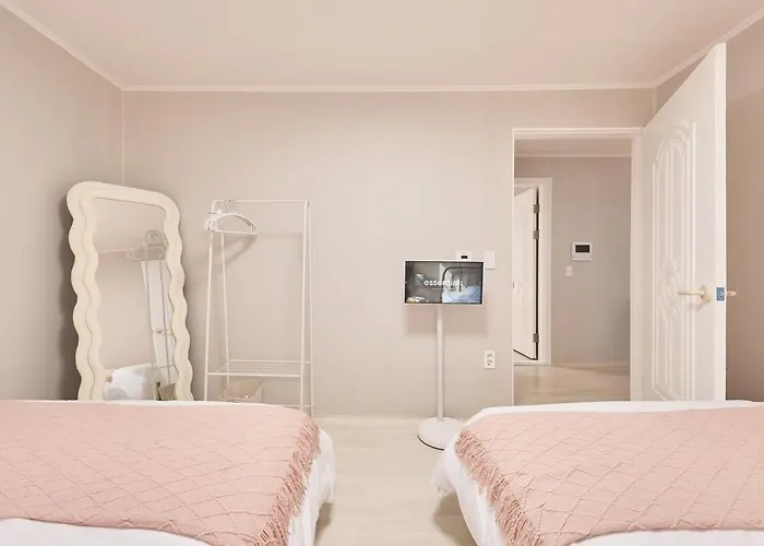 Line 2 , Direct Access To Seongsu, Jamsil, Hongdae, Ddp , 2-story For 6 People , Bedding , Kspo, Lotte World * 서울특별시