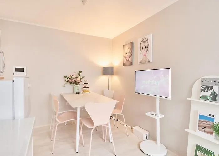 Line 2 , Direct Access To Seongsu, Jamsil, Hongdae, Ddp , 2-story For 6 People , Bedding , Kspo, Lotte World