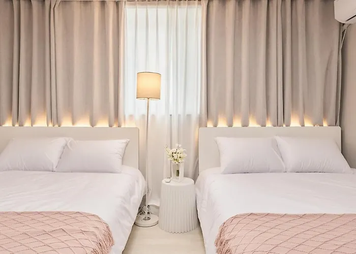 Line 2 , Direct Access To Seongsu, Jamsil, Hongdae, Ddp , 2-story For 6 People , Bedding , Kspo, Lotte World * 서울특별시
