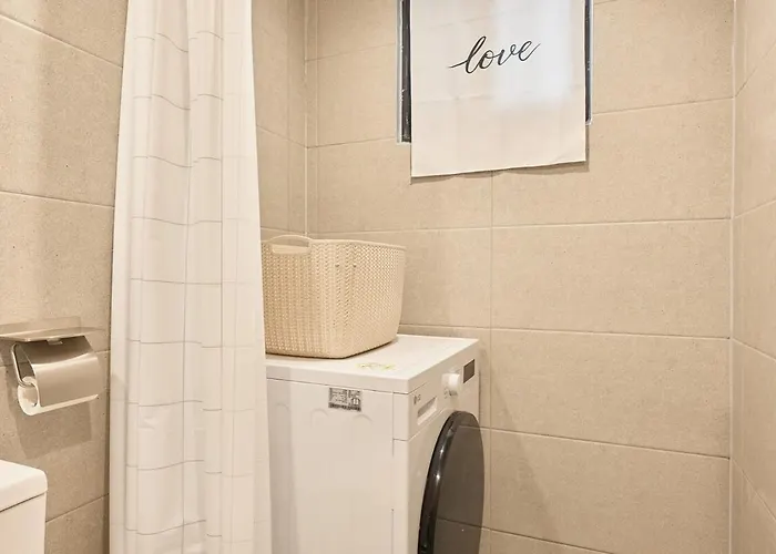 Line 2 , Direct Access To Seongsu, Jamsil, Hongdae, Ddp , 2-story For 6 People , Bedding , Kspo, Lotte World 서울특별시